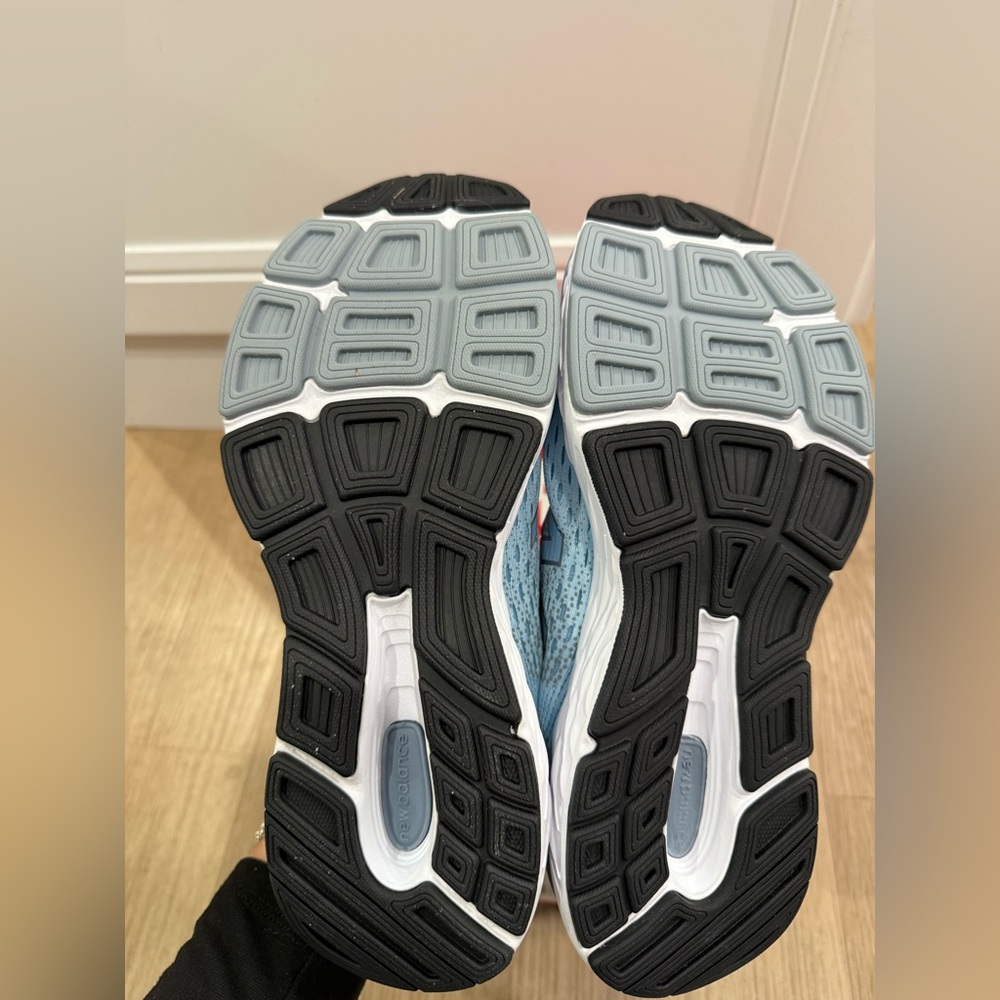 New balance running sneakers - Picture 7 of 8